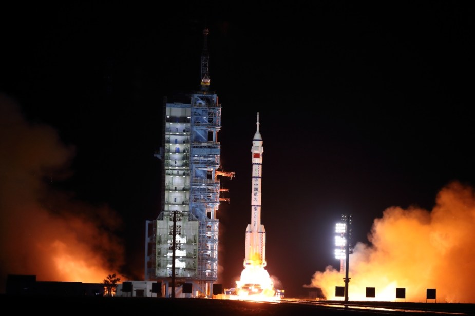 Chinese rocket with Shenzhou-15 spacecraft, highlighting NASA warning of China claiming moon if it beats US to lunar surface