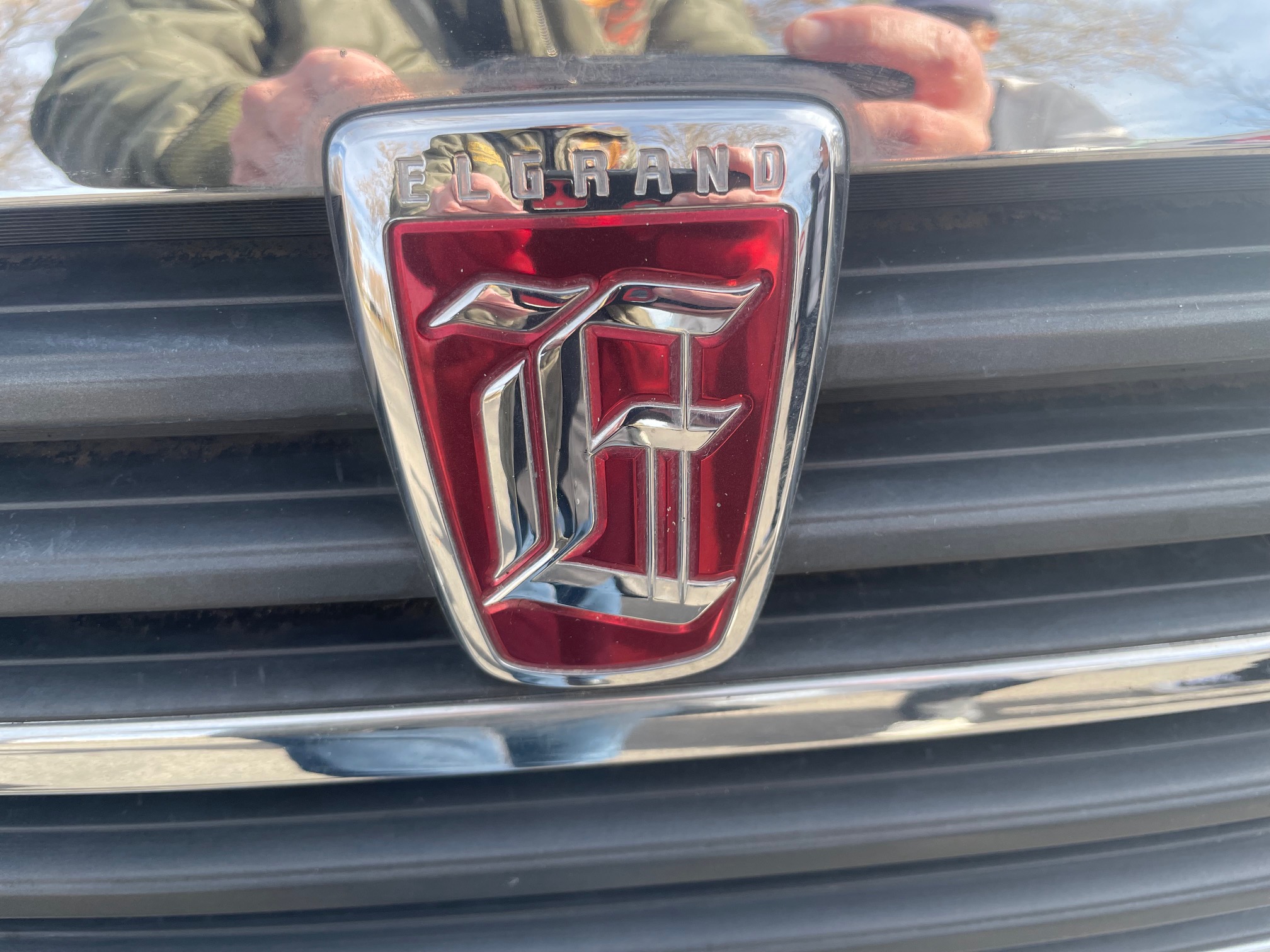 The Nissan Caravan Elgrand insignia on the front