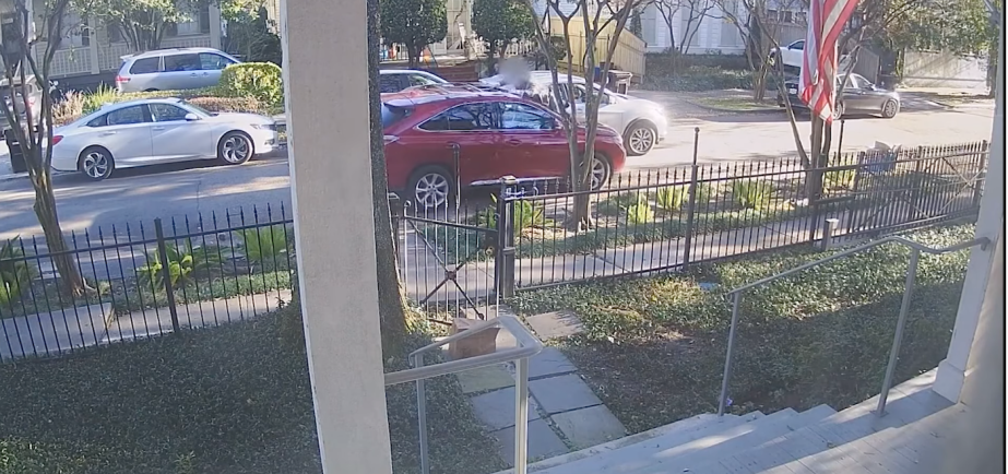 Man fighting car thief as his Lexus is moving