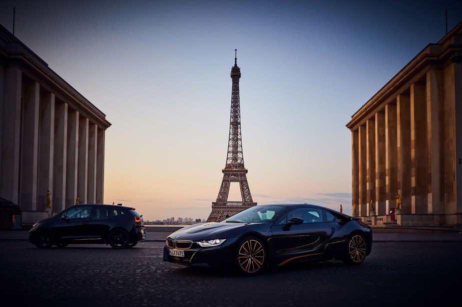 BMW i8 in front of the Effiel Tower