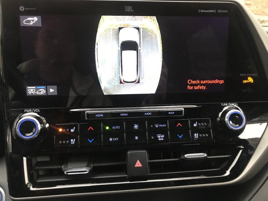 A 360-degree view on an infotainment system.