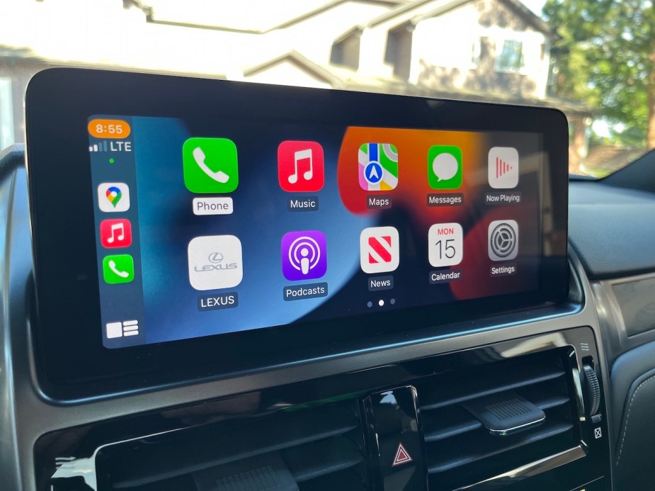 In-dash apps on Apple Carplay
