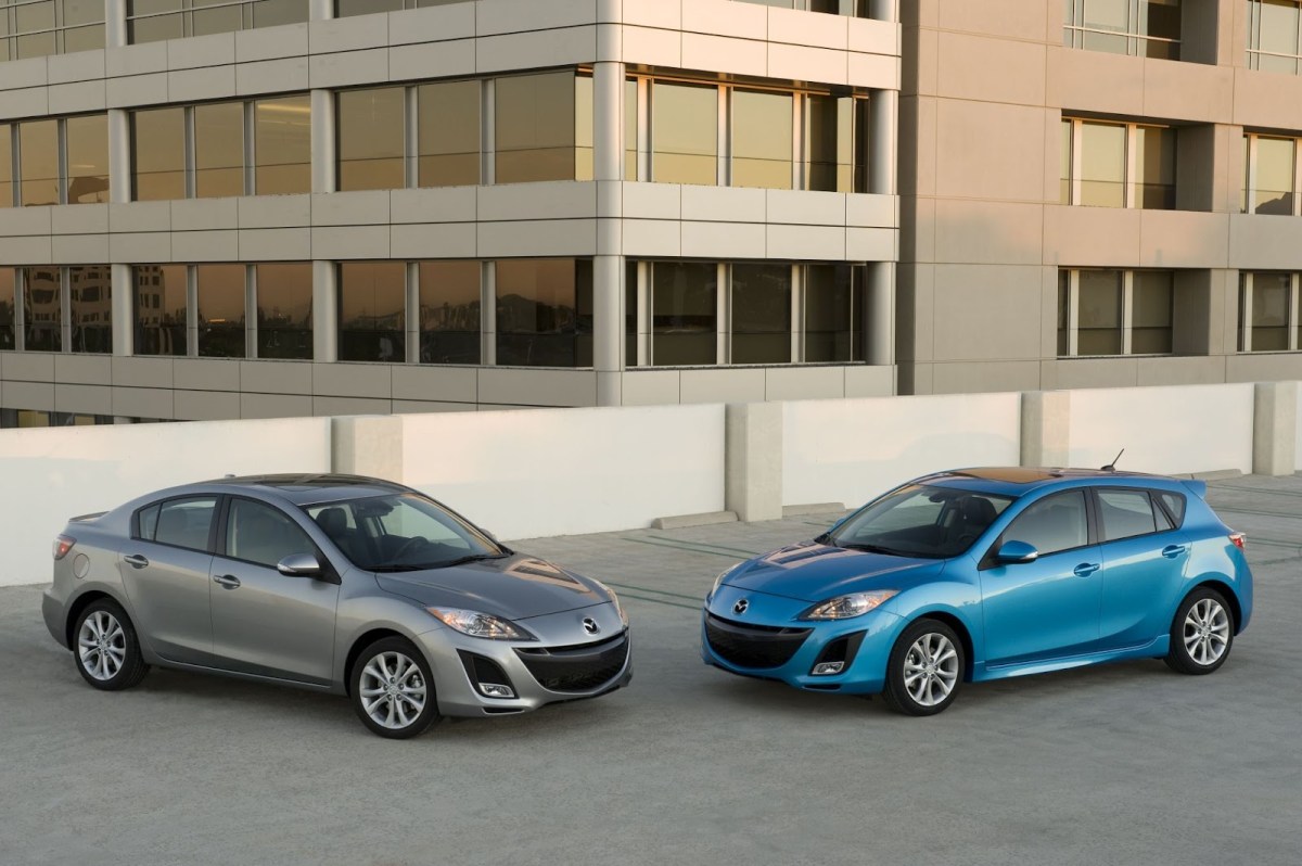 A gray Mazda3 sedan and blue Mazda3 hatchback