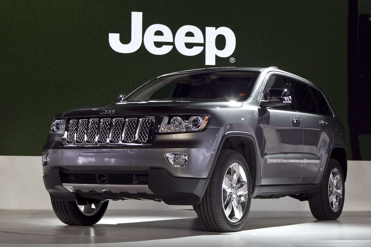 The 2011 Jeep Grand Cherokee in silver
