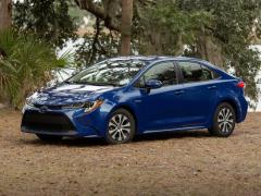 8 Reasons Why the 2020 Toyota Corolla Hybrid Is a Great First Car for Teenagers
