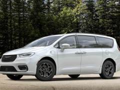 Why the 2023 Chrysler Pacifica Is the ‘Swiss Army Knife’ of Minivans