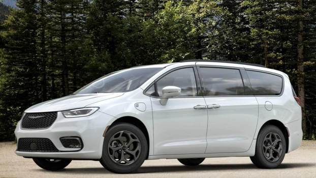 Why the 2023 Chrysler Pacifica Is the ‘Swiss Army Knife’ of Minivans