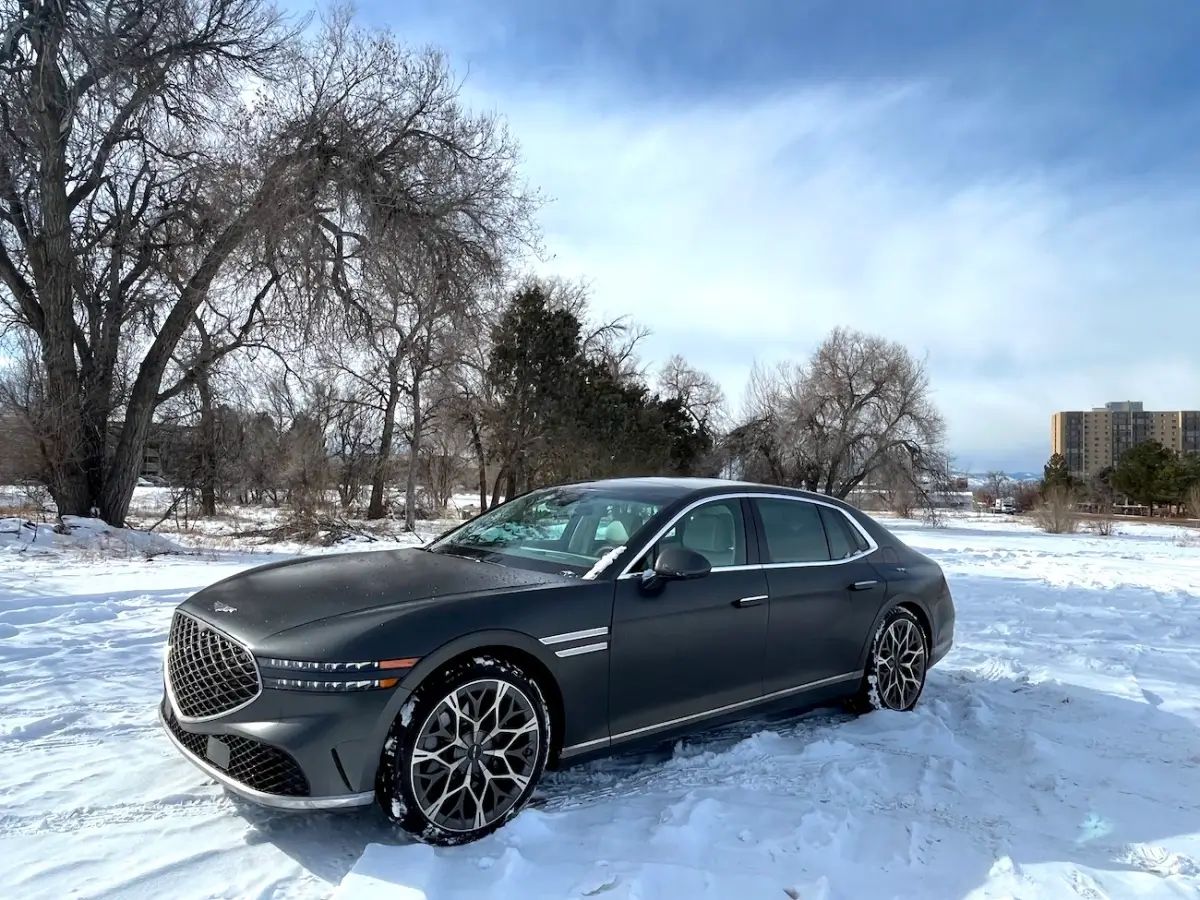 The Genesis G90 in the snow