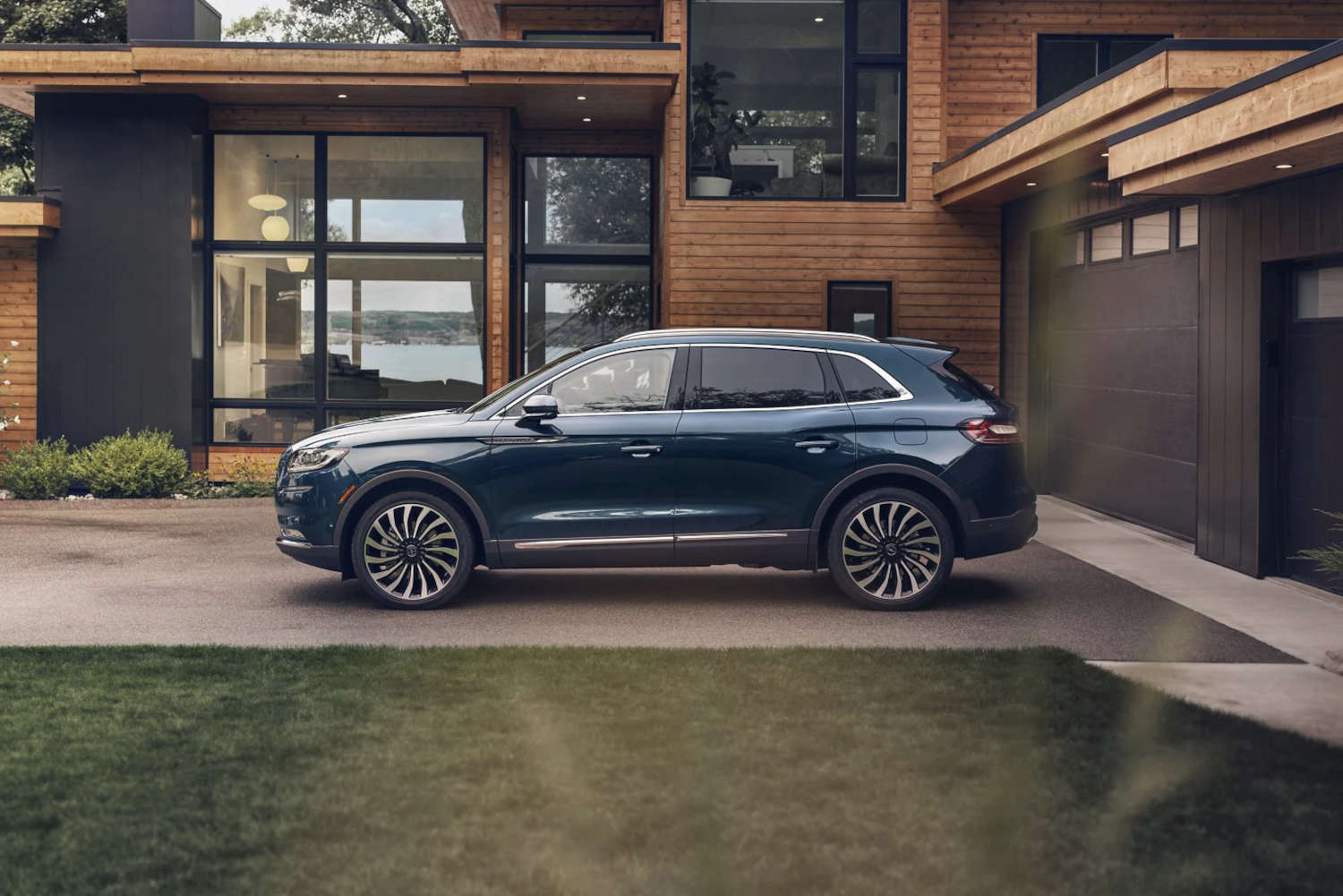 These reliable luxury SUVs for 2023 include this Lincoln Nautilus