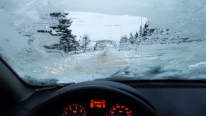 Ways to defrost your windshield in the winter without using your car's defrosters