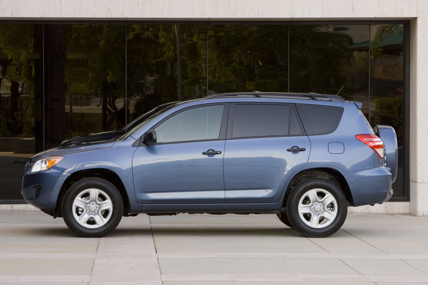 These reliable compact SUVs from 2009 include this Toyota RAV4 in blue