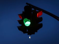 Hacker Creates device that Can Turn Traffic Lights Green
