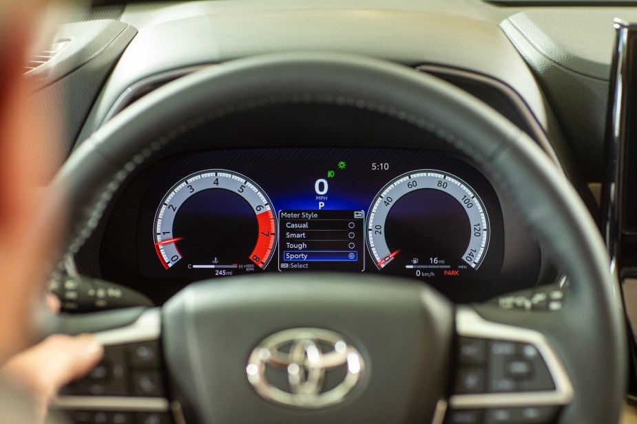 A view of the 2023 Highlander steering wheel and instrument cluster 