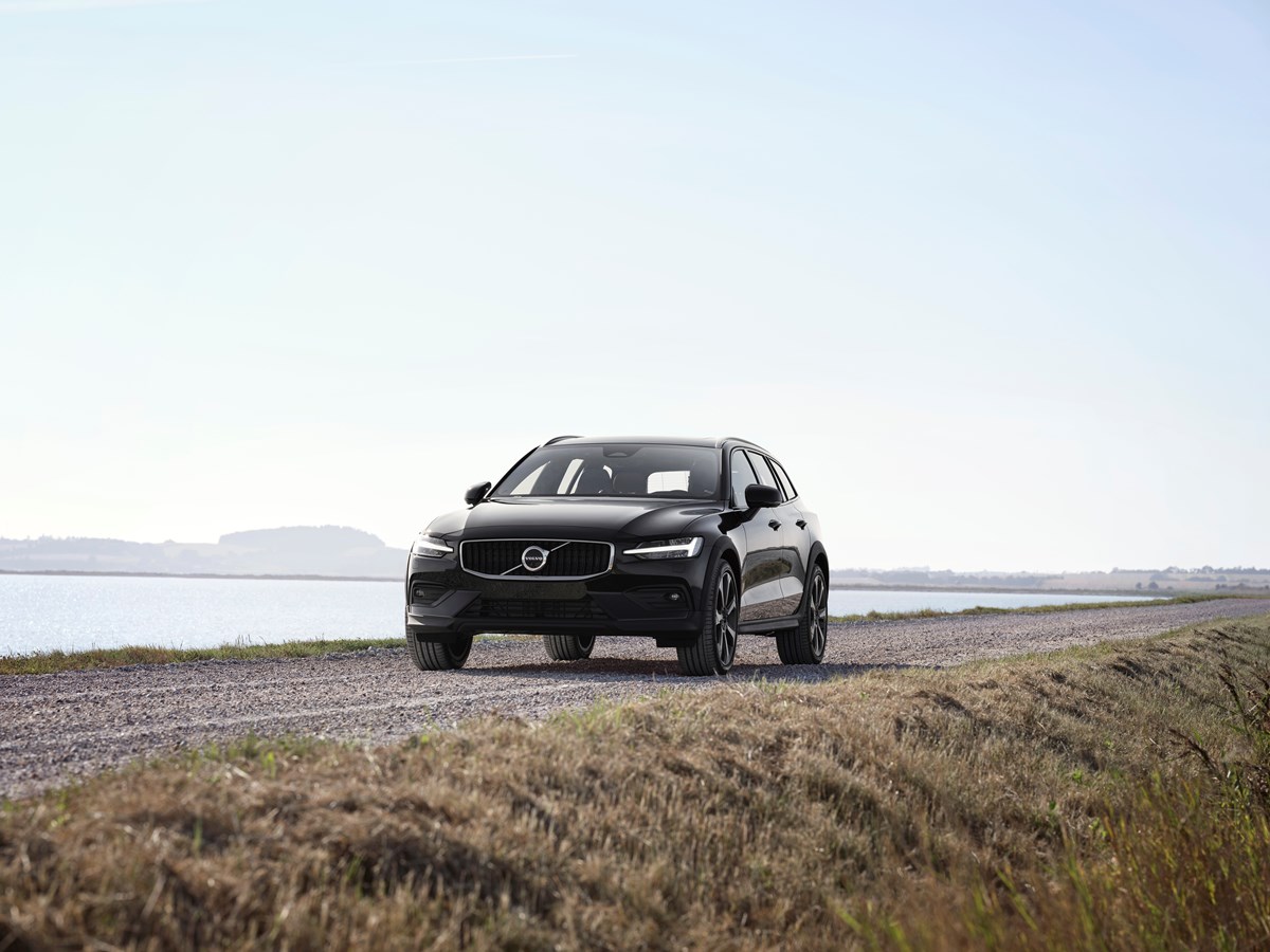 Front view of the off-road Volvo wagon, one of the best family cars on the market.