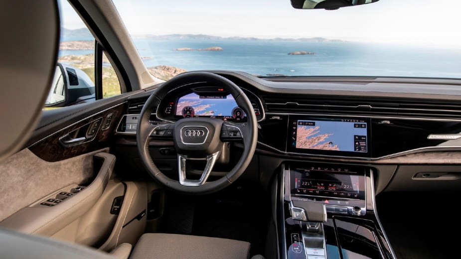 Front Dashboard Area 2023 Audi Q7 Luxury SUV