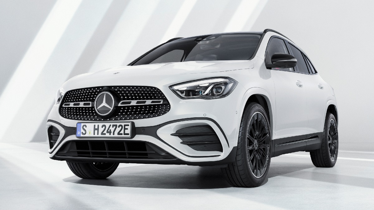 Front angle view of redesigned 2024 Mercedes-Benz GLA-Class subcompact luxury SUV, cheapest new Mercedes-Benz SUV