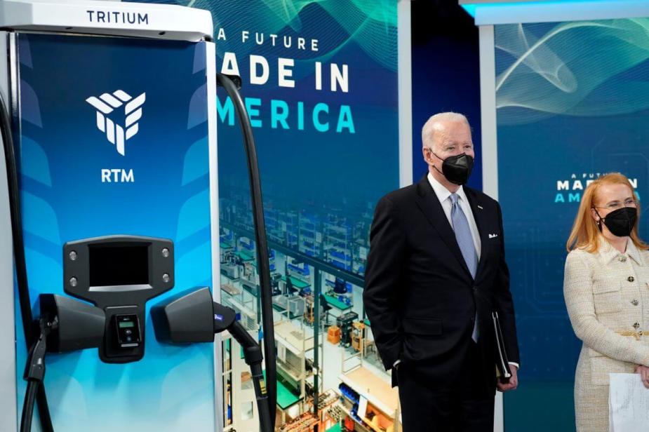 Joe Biden and Tritium CEO announcing manufacturing deal for electric vehicles (EVs) for a plant in Tennessee
