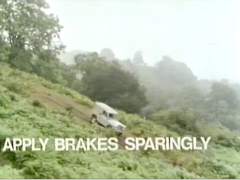 Learn How to Off-Road From This Vintage 4×4 Land Rover Video