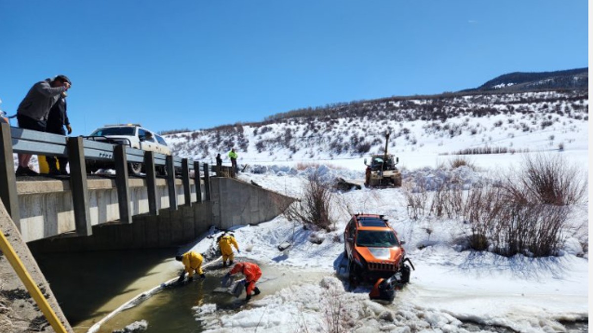 Rescue Crews Working to Remove Jeep Cherokee from Yampa River
