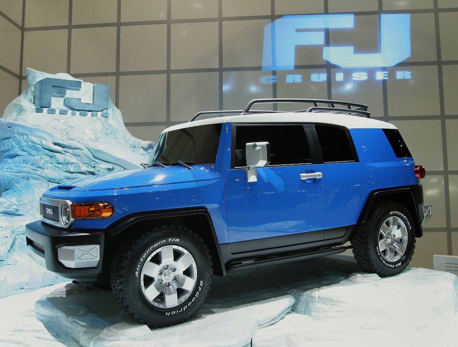 Toyota FJ Cruiser in blue from the Driver Side