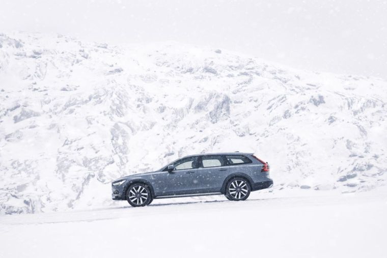 Volvo V90 vs. V90 Cross Country What's the Difference?