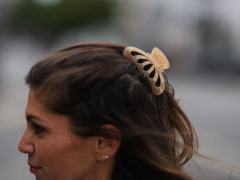 Here’s Why You Should Never Wear 1 Type of Hair Clip While Driving
