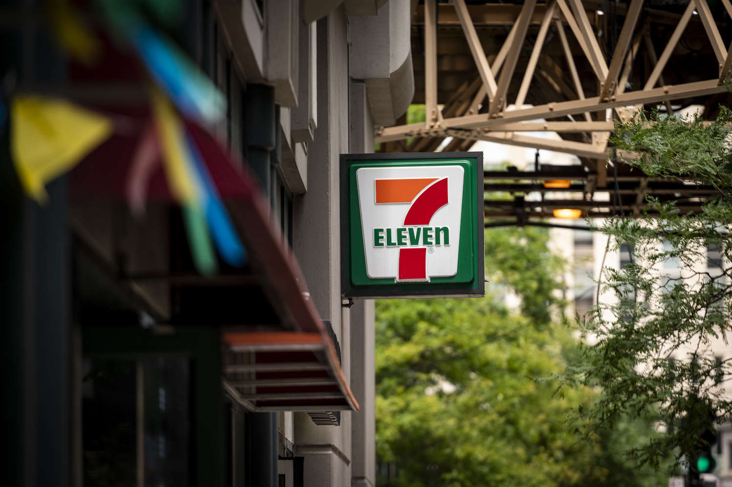 The cost to charge an electric car at 7-Eleven store like this can vary