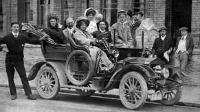 A black and white photo of a 1906 Alldays & Onions motor vehicle packed with passengers