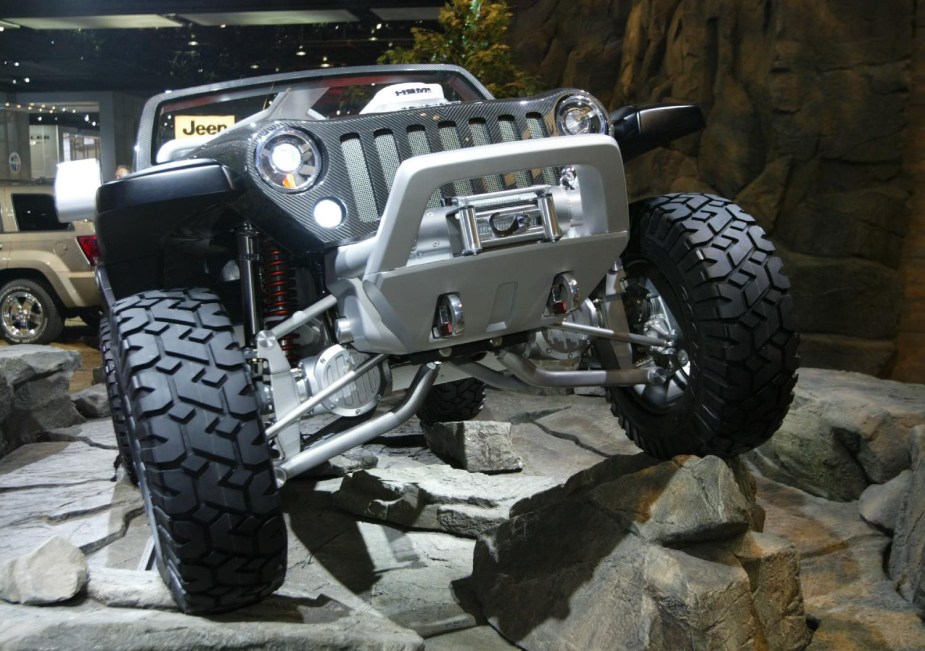 2005 Jeep Hurricane concept at an auto show 