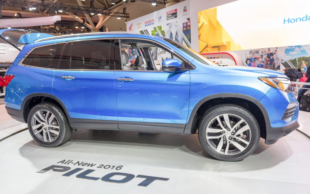 blue 2015 Honda Pilot