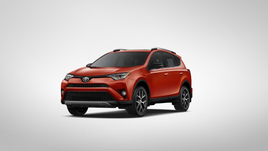 2016 Toyota RAV4 from the front 