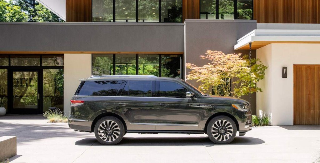 A 2022 Lincoln Navigator, a third-row luxury SUV, parked in front of a modern building.