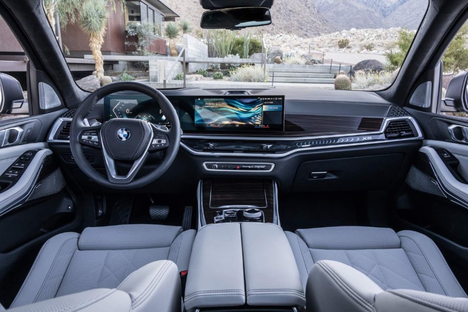 2023 BMW X5 interior 