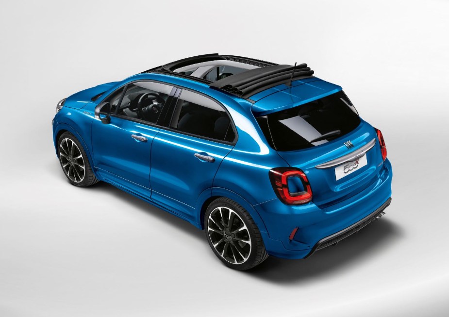 2023 Fiat 500x small SUV in blue 