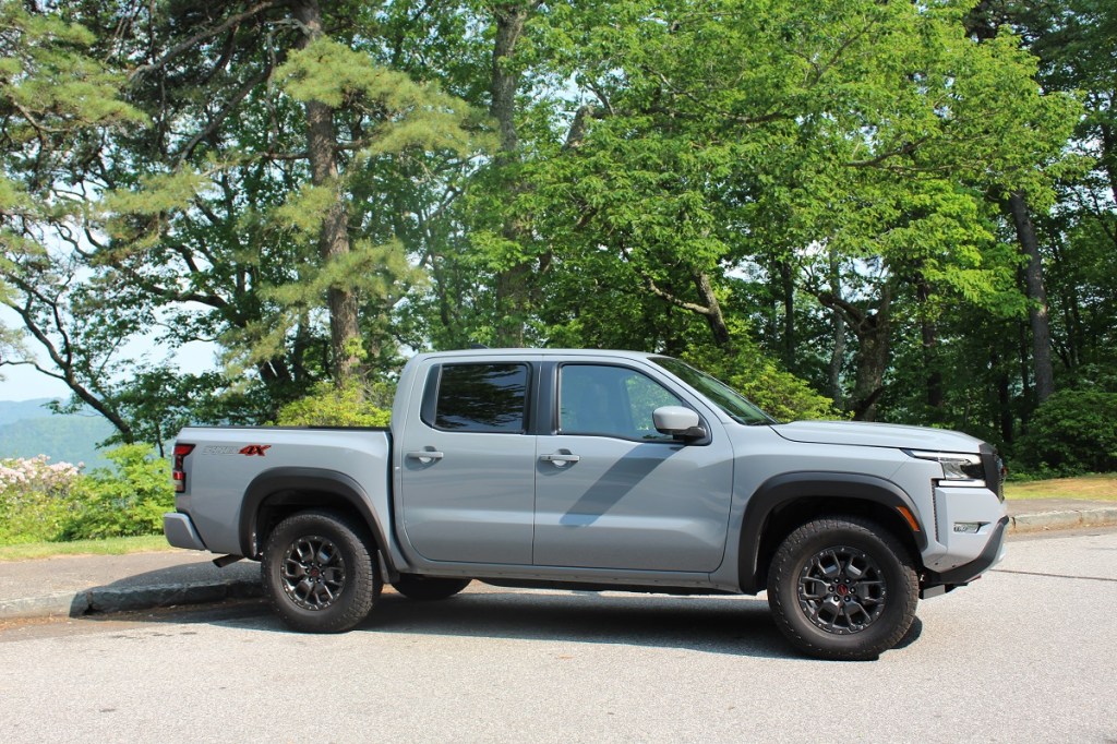 The side view of the 2023 Nissan Frontier Pro-4X