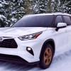 2023 Toyota Highlander Playing in the Snow - The Highlander is more efficient than the Kia Telluride