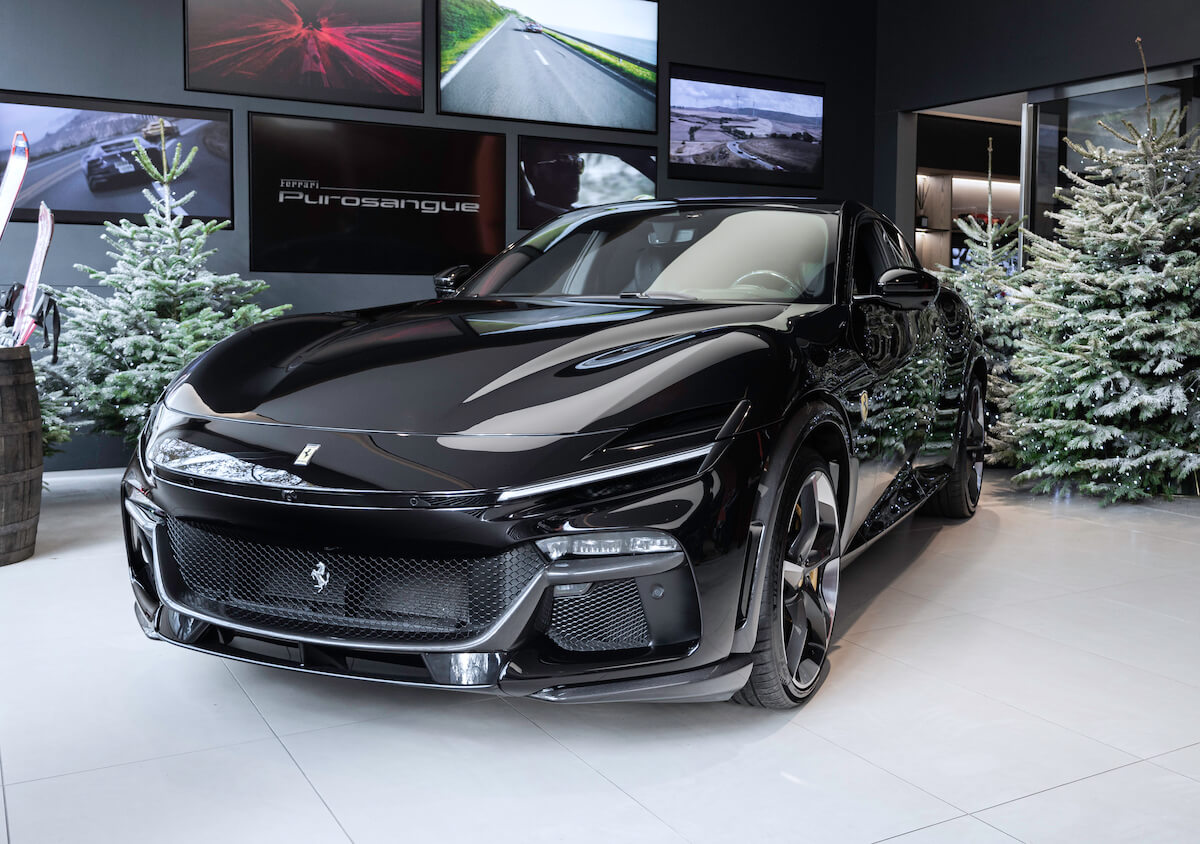 Ferrari Purosangue black