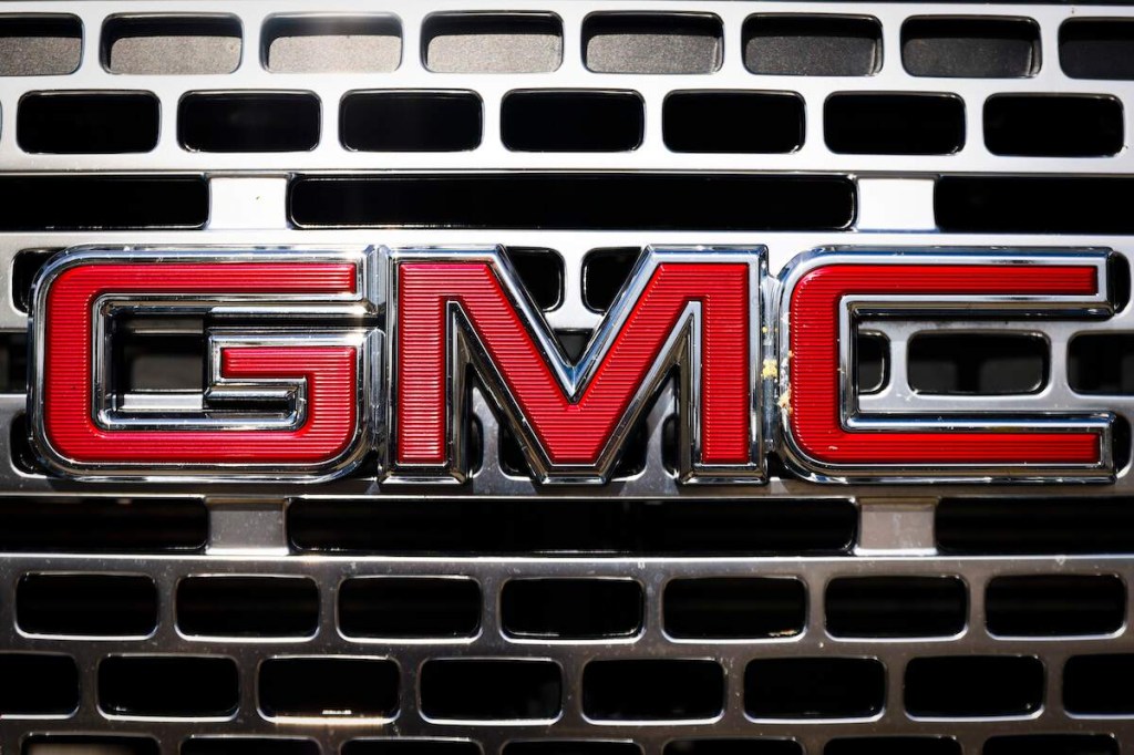 A close up of the GMC logo on the grille. 