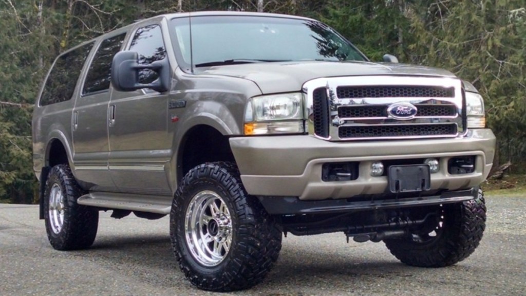 Lifted 2003 Ford Excursion - This big Ford full-size SUV could do it all