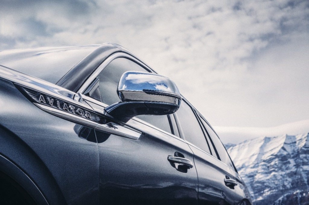 Close up of the side badging of a Lincoln Aviator with gray skies and mountains in the background. 