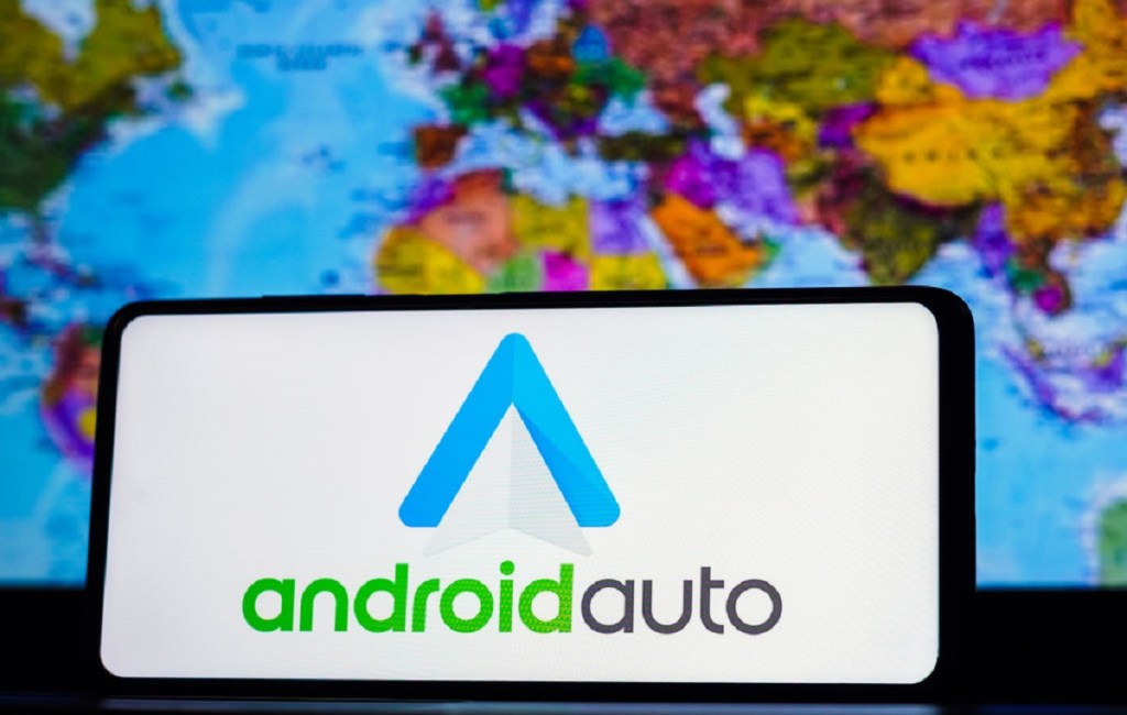 A car screen showing hte Android Auto logo