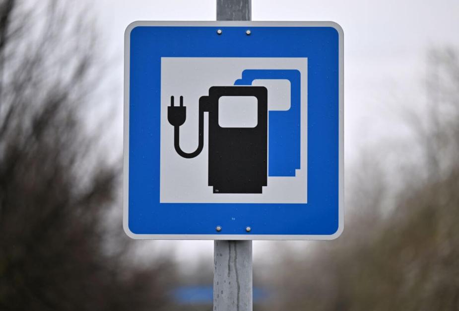 A traffic sign indicating an electric vehicle (EV) charging station seen in Thuringia, Mellingen, Germany