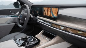 BMW i70 xDrive60 interior