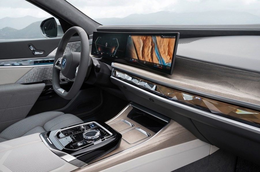 BMW i70 xDrive60 interior