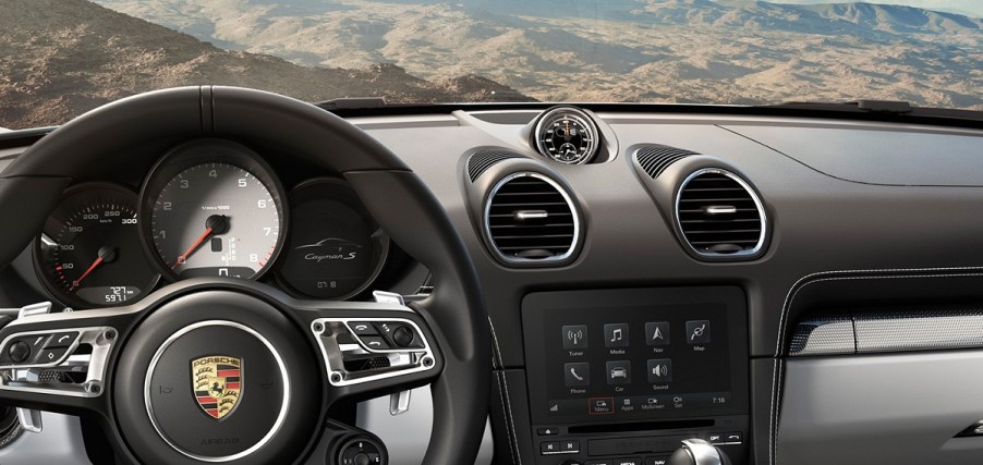 The interior of the Cayman showing the Sport Chrono lap timer