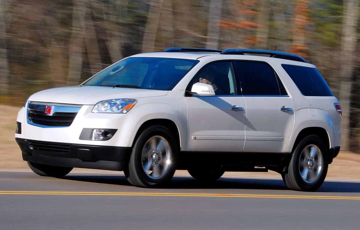 A white 2007 Saturn Outlook full-size SUV model test-driven in Birmingham, Alabama