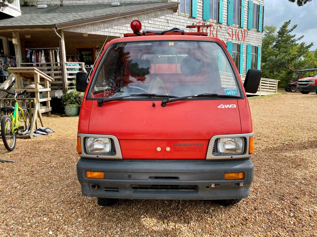What is the make of this old Japanese minitruck