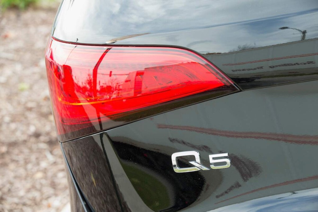 A close-up view of the left taillight of a black 2015 Audi Q5 SUV
