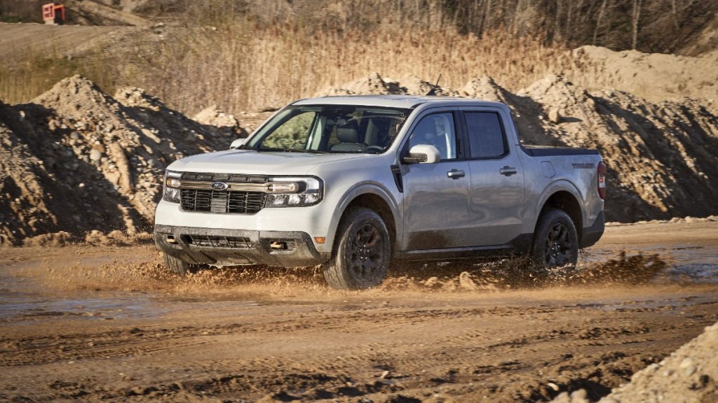 2023 Ford Maverick Playing in the Mud - This is the cheapest truck of 2023