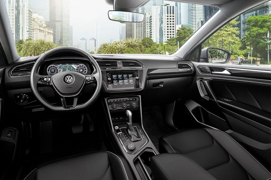The 2023 Volkswagen Tigaun SEL R-Line interior and dash